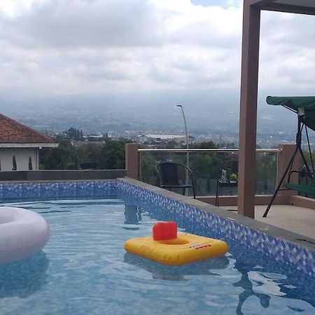 Villa Oemah Arma Rinjani 2 à Batu  Extérieur photo
