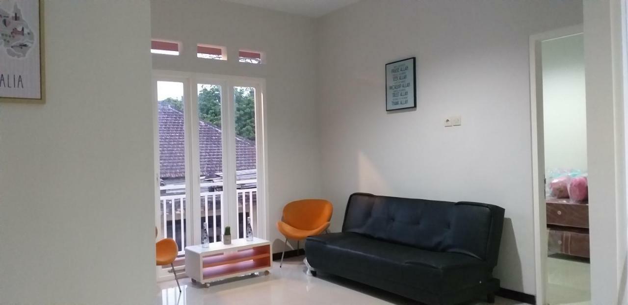 Villa Oemah Arma Rinjani 2 à Batu  Extérieur photo