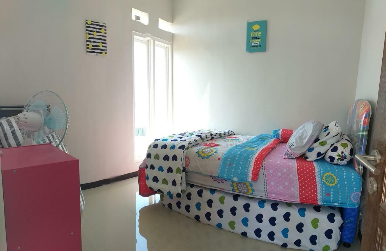 Villa Oemah Arma Rinjani 2 à Batu  Extérieur photo